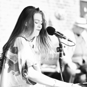 Amber Ackerman performing jazz piano and vocals at Lincoln Jazz Café